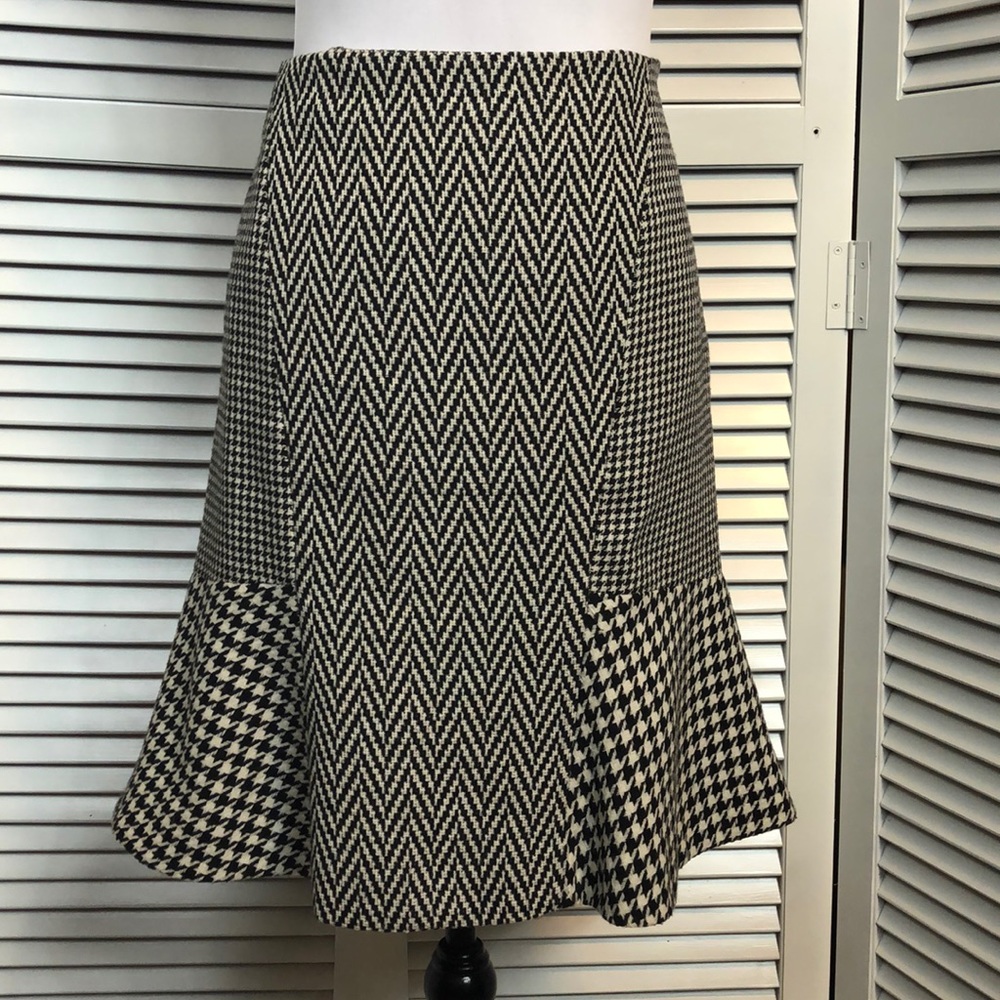 EUC Ann Taylor Houndstooth Skirt